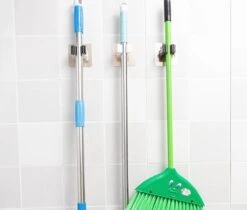 Bezem Houder - Zelfklevend - Zilverkleurig -Tuingereedschap Winkel 1200x1022