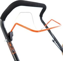 FUXTEC Grasmaaier Benzine - 46cm - Zelfrijdend / Zelftrekkend / Achterwielaandrijving - Mulchfunctie - Opvangbak 50L - FX-RM4646 20 FUXTEC Grasmaaier Benzine - 46cm - Zelfrijdend / Zelftrekkend / Achterwielaandrijving - Mulchfunctie - Opvangbak 50L - FX-RM4646 -Tuingereedschap Winkel 1200x1150 2