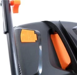 FUXTEC Grasmaaier Benzine - 46cm - Zelfrijdend / Zelftrekkend / Achterwielaandrijving - Mulchfunctie - Opvangbak 50L - FX-RM4646 19 FUXTEC Grasmaaier Benzine - 46cm - Zelfrijdend / Zelftrekkend / Achterwielaandrijving - Mulchfunctie - Opvangbak 50L - FX-RM4646 -Tuingereedschap Winkel 1200x1171 2