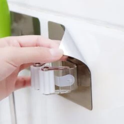 Bezem Houder - Zelfklevend - Zilverkleurig -Tuingereedschap Winkel 1200x1200 117