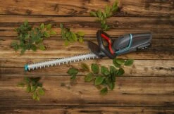 GARDENA - ComfortCut 50/18V-P4A Ready-To-Use Set - Heggenschaar -Tuingereedschap Winkel 1200x789