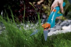 GARDENA Classic Grasschaar - Draaibaar 360° -Tuingereedschap Winkel 1200x798