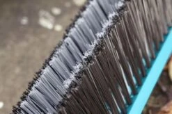 GARDENA Combi System Straatbezem - Aanbevolen Steellengte 130-150 Cm -Tuingereedschap Winkel 1200x798 6