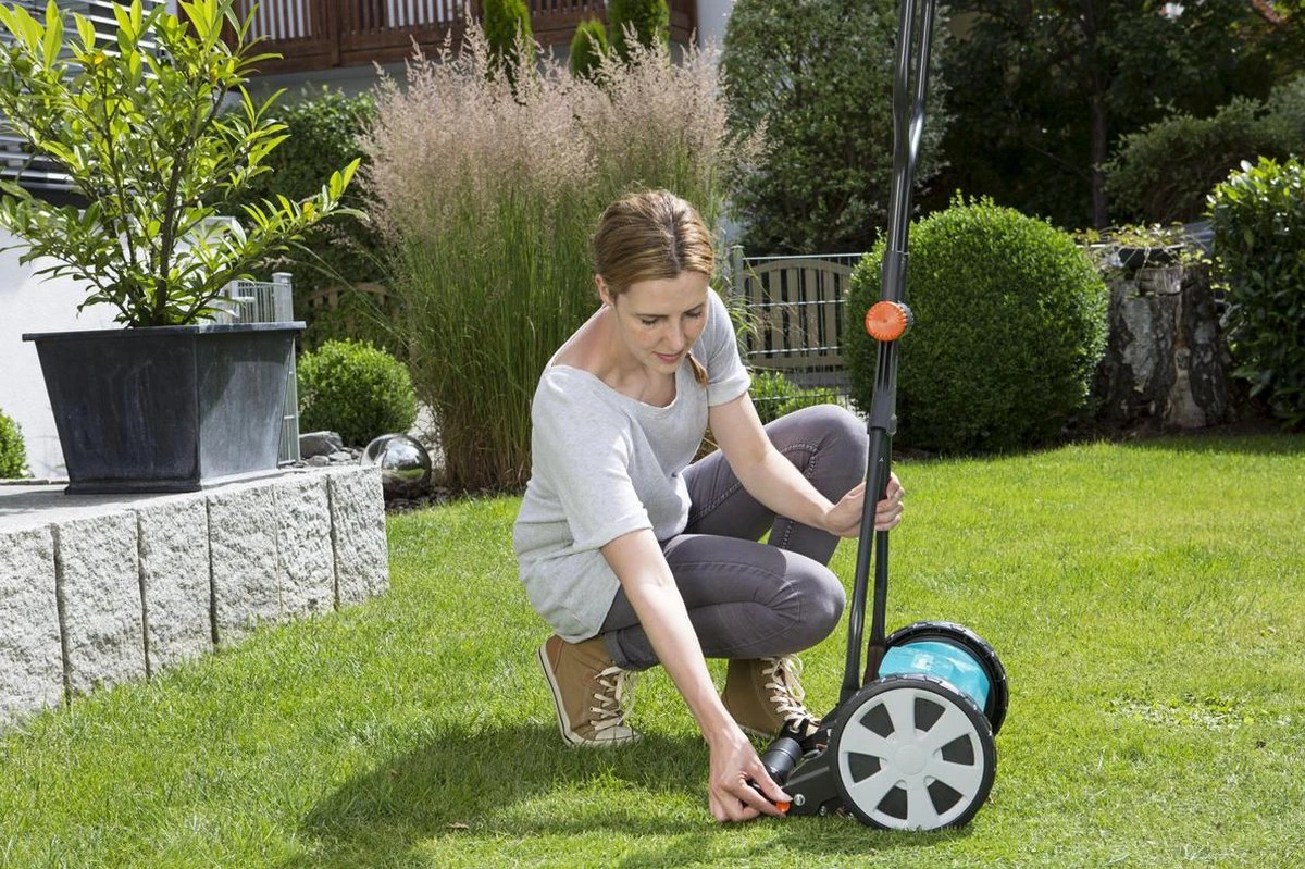 GARDENA Kooimesmaaier 330 Grasmaaier - Maaibreedte 33 Cm - Gazons Tot Ca. 150 M² 10 GARDENA Kooimesmaaier 330 Grasmaaier - Maaibreedte 33 Cm - Gazons Tot Ca. 150 M² - Afbeelding 8