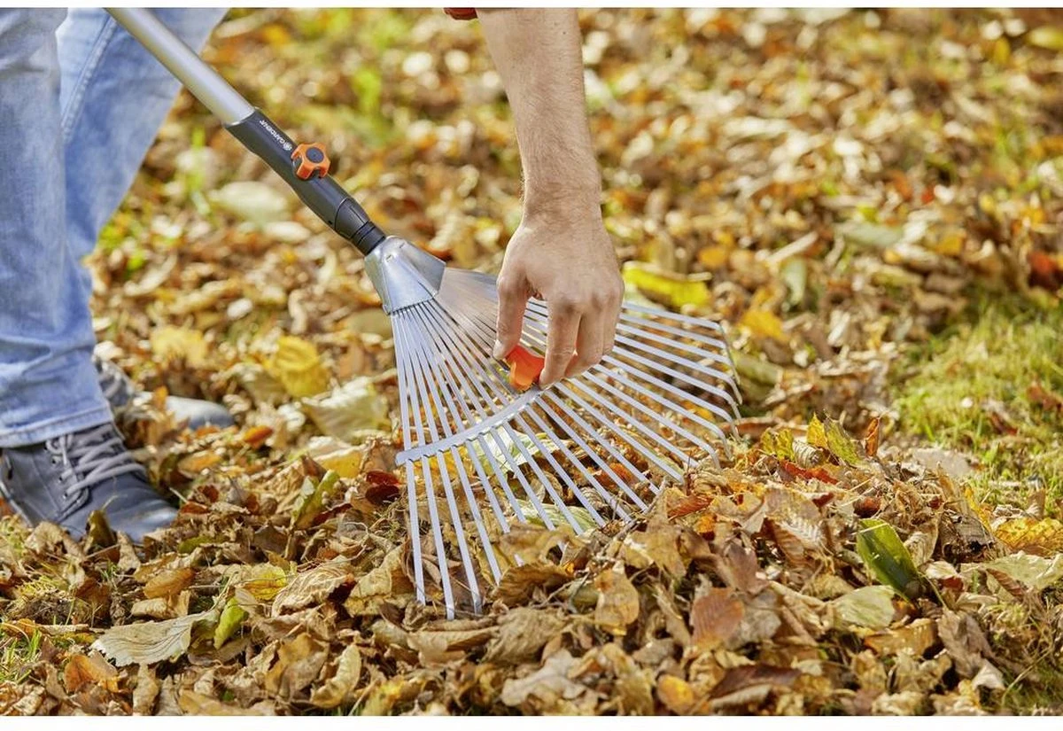 GARDENA Combisysteem Bladhark Hark - Werkbreedte Verstelbaar 30/50 Cm - Aanbevolen Steellengte 130 Cm 8 GARDENA Combisysteem Bladhark Hark - Werkbreedte Verstelbaar 30/50 Cm - Aanbevolen Steellengte 130 Cm - Afbeelding 7