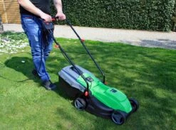 Profeco Elektrische Grasmaaier 1000W - Grasmaaimachine Met 320mm Maaibreedte En Instelbare Maaihoogte - Incl. 30 Liter Opvangbak 15 Profeco Elektrische Grasmaaier 1000W - Grasmaaimachine Met 320mm Maaibreedte En Instelbare Maaihoogte - Incl. 30 Liter Opvangbak -Tuingereedschap Winkel 1200x888 2