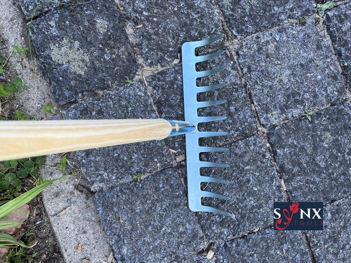 Synx Tools Tuinhark 12 Tanden Verzinkt Hark - Harken - Bladharken - Bodembewerkers - Onkruidverwijderaar - Tuinartikelen - Compleet Incl. 160cm Steel 4 Synx Tools Tuinhark 12 Tanden Verzinkt Hark - Harken - Bladharken - Bodembewerkers - Onkruidverwijderaar - Tuinartikelen - Compleet Incl. 160cm Steel - Afbeelding 2