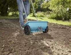 GARDENA - Strooiwagen L - Strooikar - 400m2 - 12.5 Liter -Tuingereedschap Winkel 1200x933 1