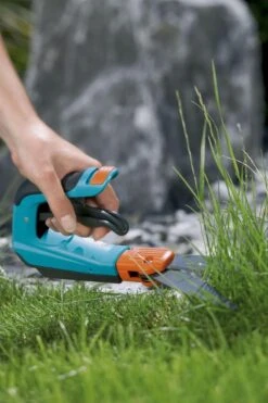 GARDENA - Comfort Plus - Draaibaar - Grasschaar - 120 Mm Maaibreedte 16 GARDENA - Comfort Plus - Draaibaar - Grasschaar - 120 Mm Maaibreedte -Tuingereedschap Winkel 799x1200 18