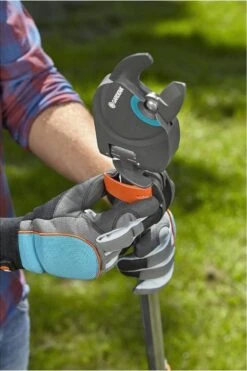 GARDENA - Comfort Takkenschaar StarCut 160 - Snoeischaar - Reikwijdte Ca. 3.5 M - Max Knipdiameter 32 Mm 17 GARDENA - Comfort Takkenschaar StarCut 160 - Snoeischaar - Reikwijdte Ca. 3.5 M - Max Knipdiameter 32 Mm -Tuingereedschap Winkel 799x1200 5