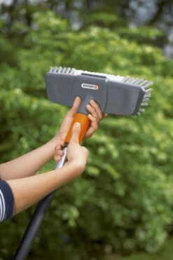 GARDENA Cleansystem Comfort Schrobber - Reinigen Van Paden - Terras - Oprit -Tuingereedschap Winkel 799x1200 73
