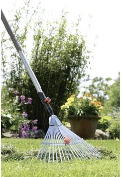 GARDENA Combisysteem Bladhark Hark - Werkbreedte Verstelbaar 30/50 Cm - Aanbevolen Steellengte 130 Cm 12 GARDENA Combisysteem Bladhark Hark - Werkbreedte Verstelbaar 30/50 Cm - Aanbevolen Steellengte 130 Cm -Tuingereedschap Winkel 825x1200 16